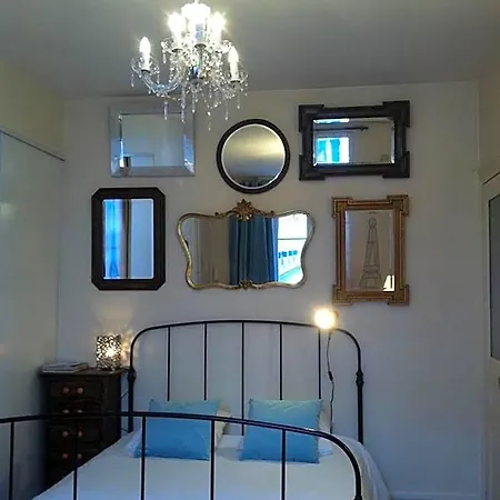 A Room In Paris-3